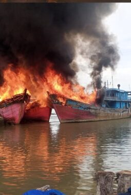 4 Kapal Ikan Ludes Terbakar di PPS Belawan